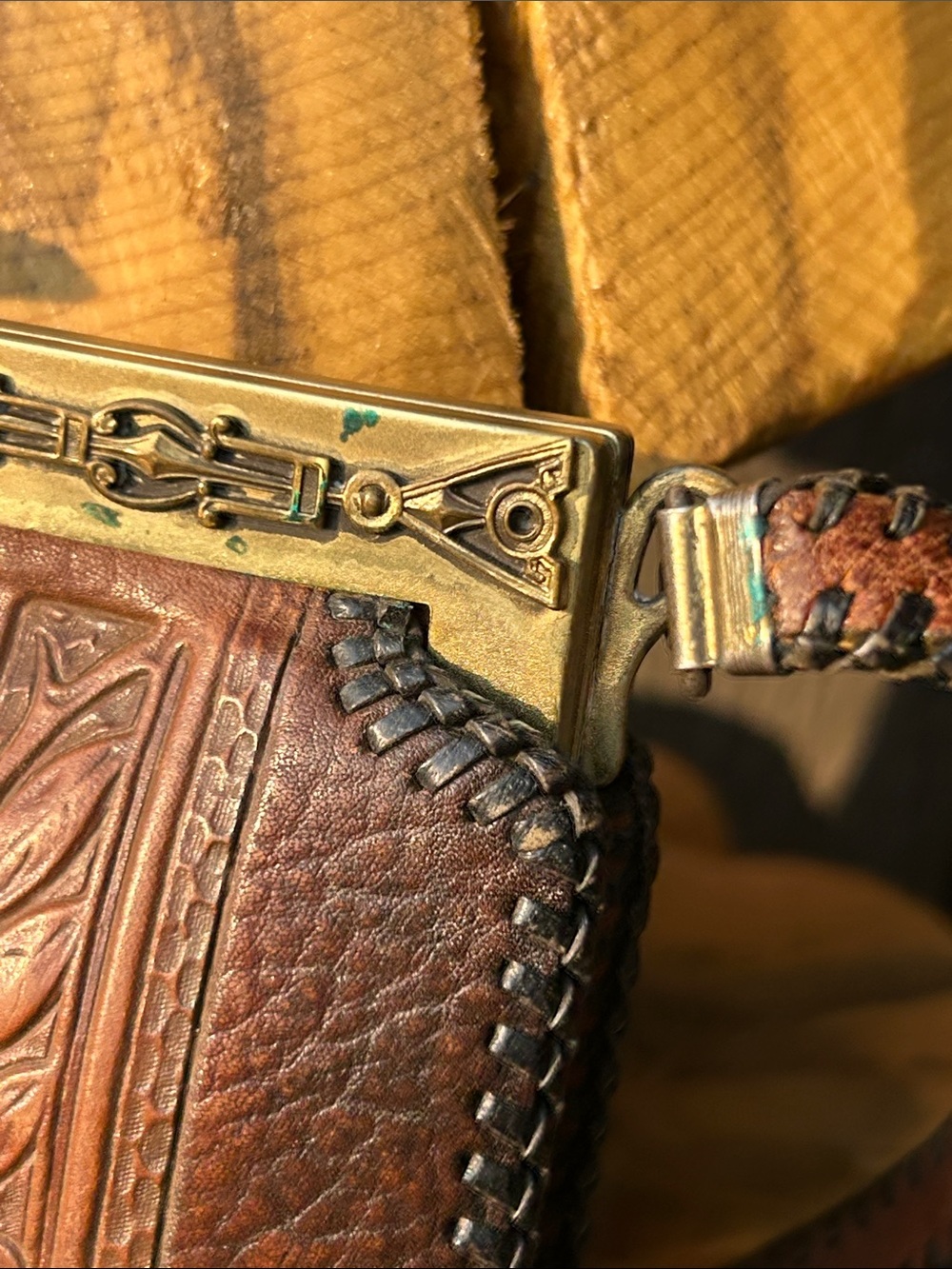 Antique 1920s nouveau art deco hand tooled leather brass clutch purse - Picture 4 of 17